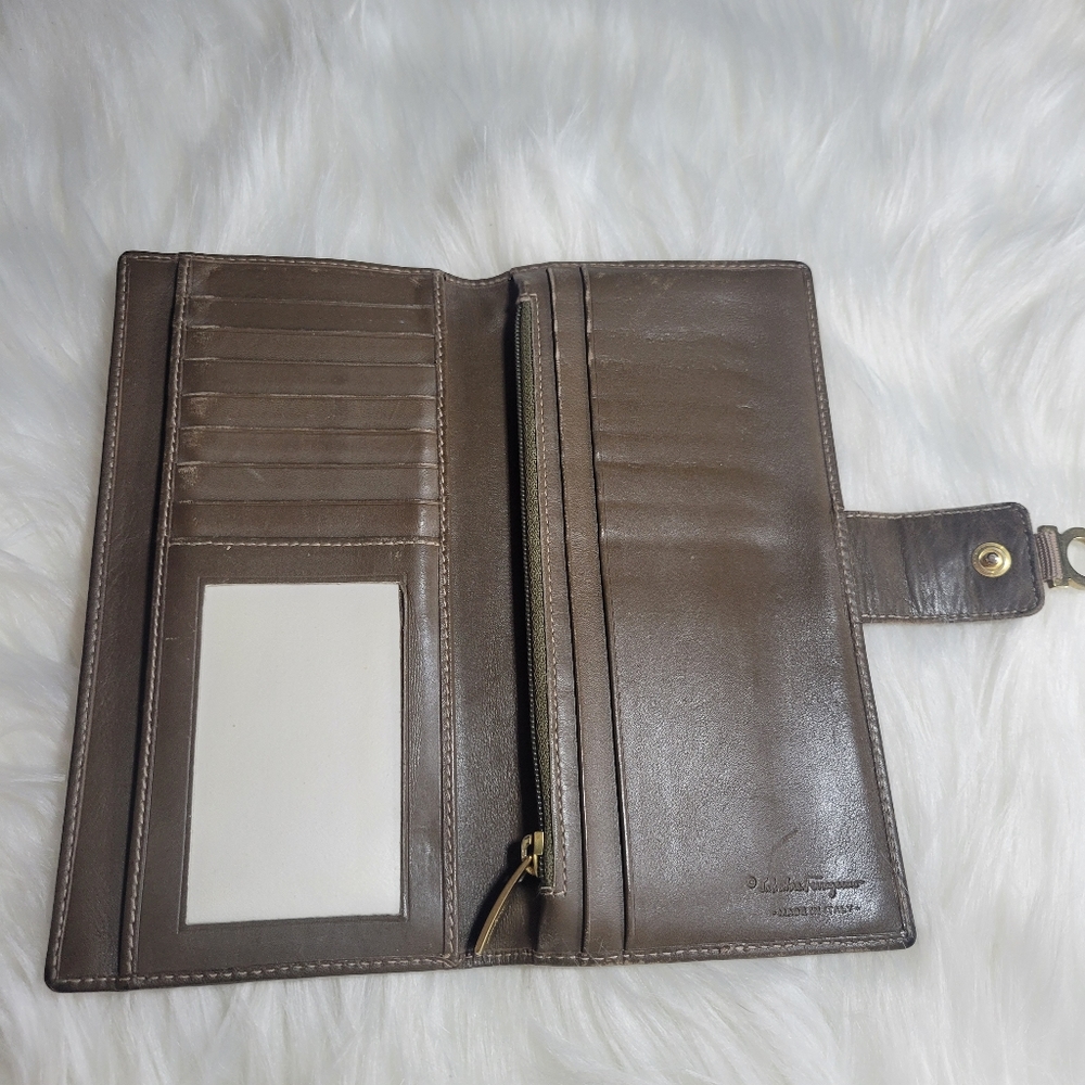 Ferragamo Monogram Long Wallet - Picture 9 of 10